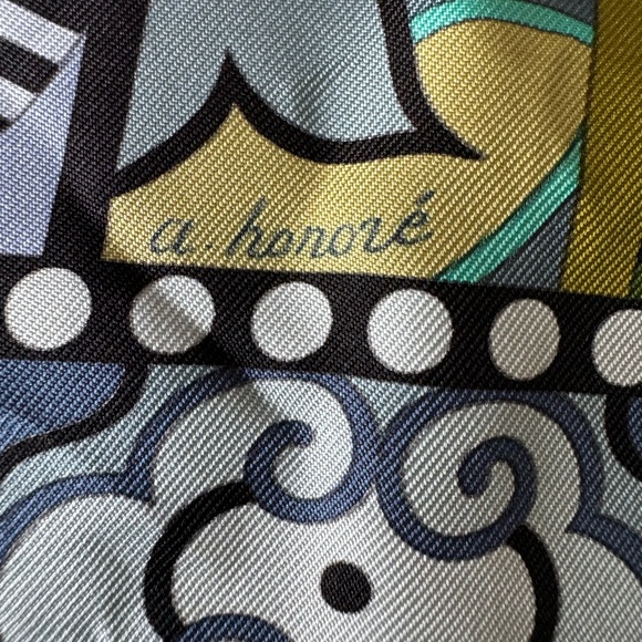 GUC Authentic La Femme aux Semelles de Vent Hermès Scarf 90cm Carré - Picture 4 of 11